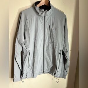 Mountain Hardwear Light Gray men’s  Windbreaker